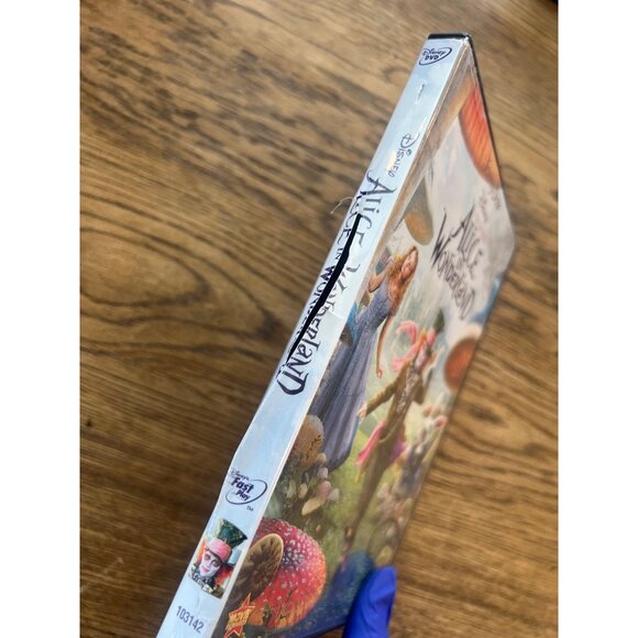 Alice In Wonderland 2010 DVD Fantasy Tim Burton Johnny Depp Hathaway Pre-Owned - Picture 5 of 5